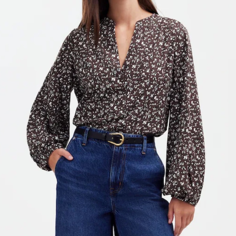 Like new Madewell V-Neck Blouse- Small